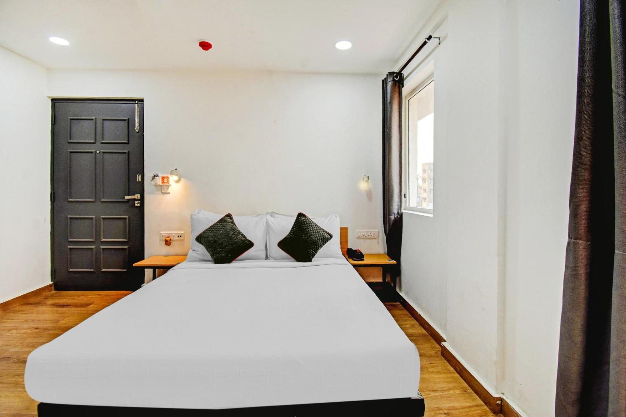 Hotel Super Townhouse The Royal Retreat Garui Esterno foto