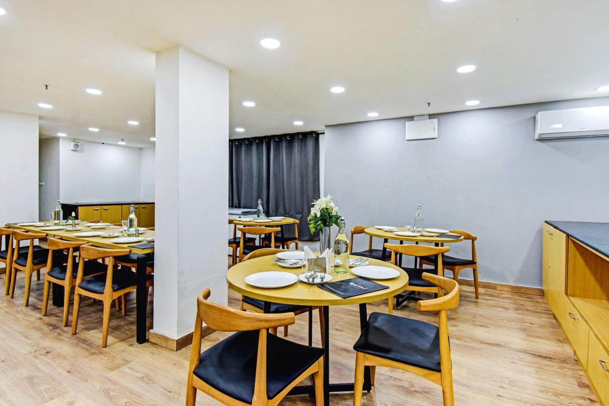 Hotel Super Townhouse The Royal Retreat Garui Esterno foto