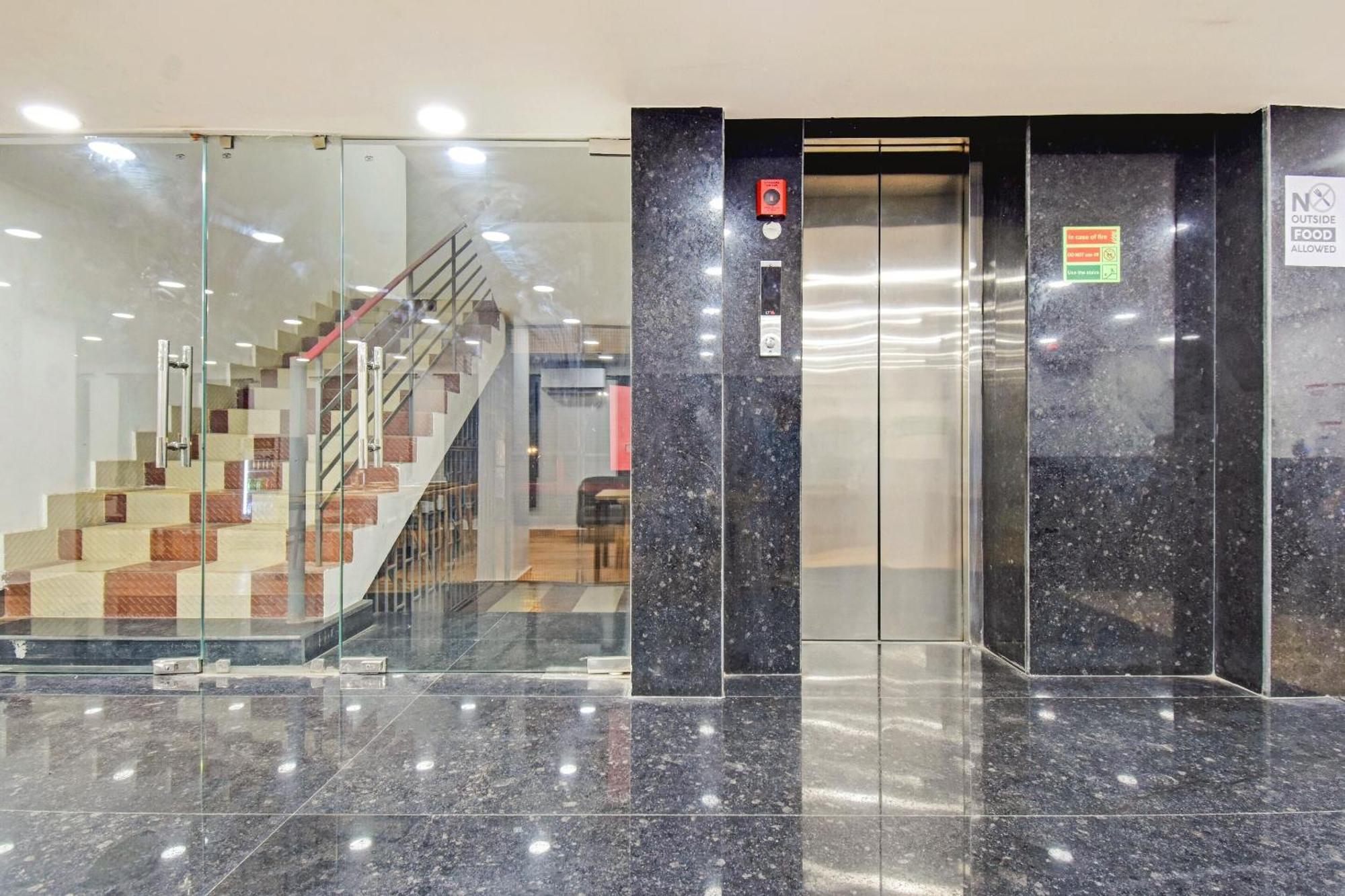 Hotel Super Townhouse The Royal Retreat Garui Esterno foto