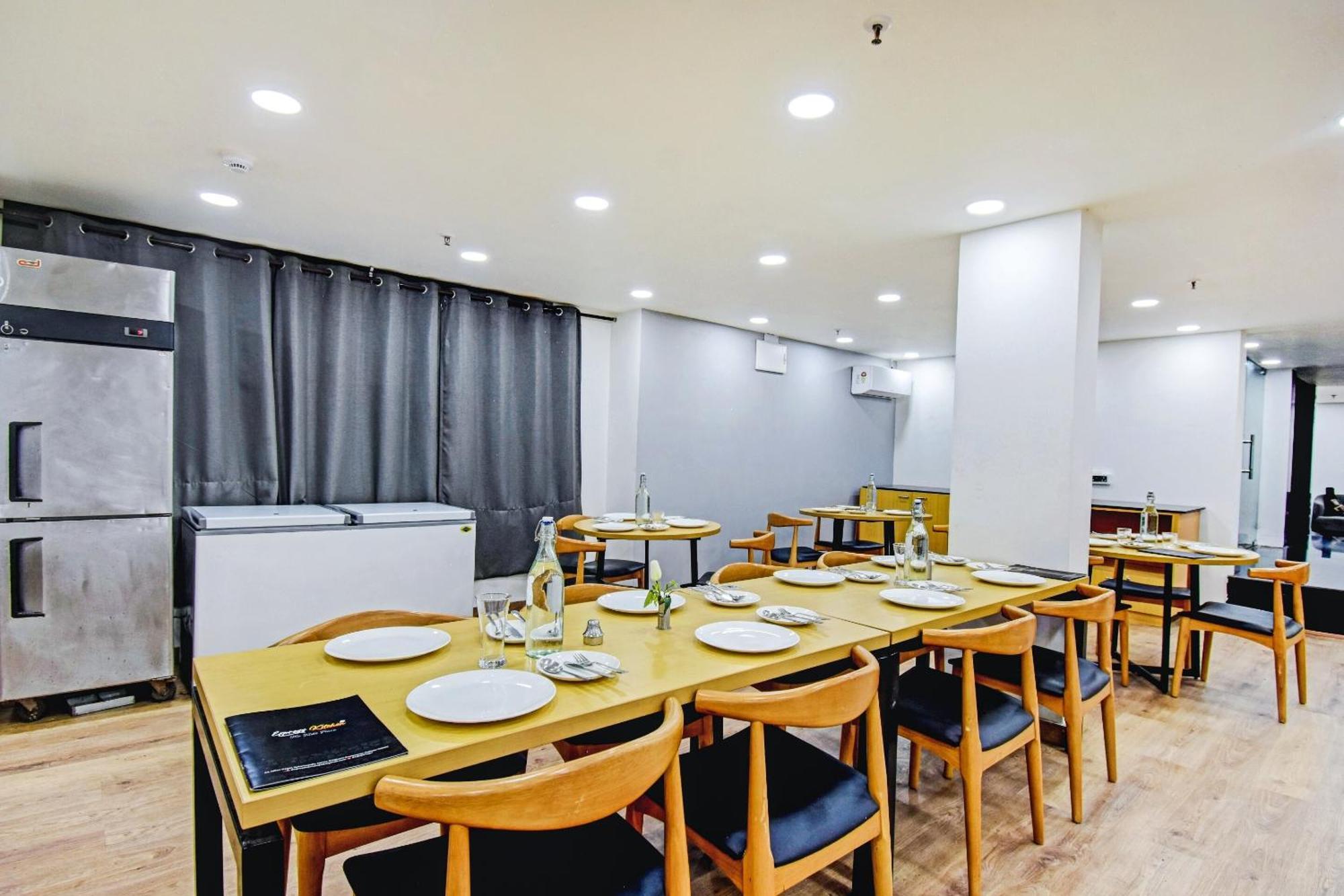 Hotel Super Townhouse The Royal Retreat Garui Esterno foto