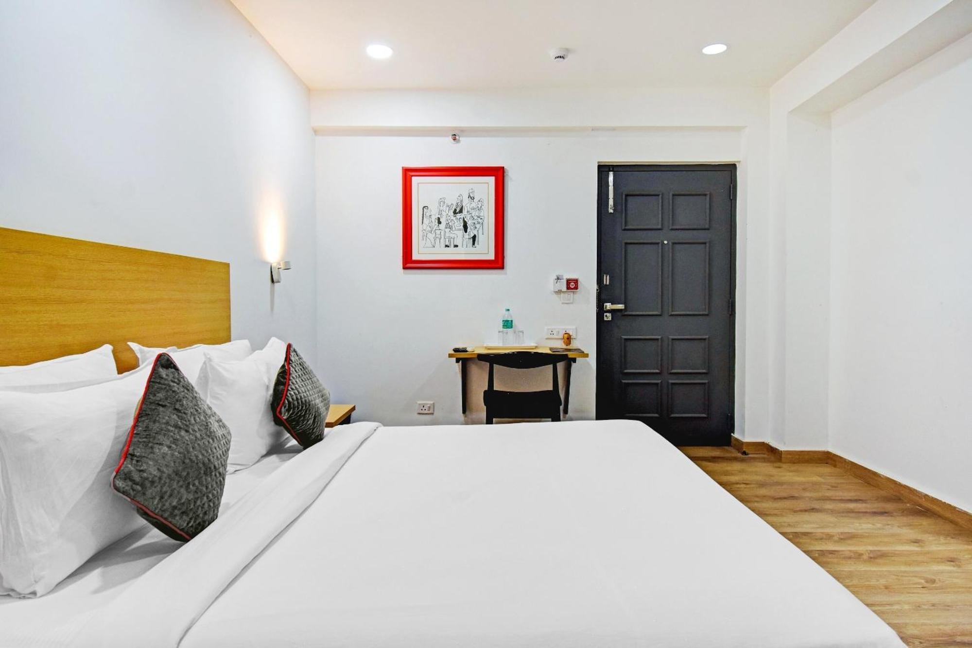 Hotel Super Townhouse The Royal Retreat Garui Esterno foto