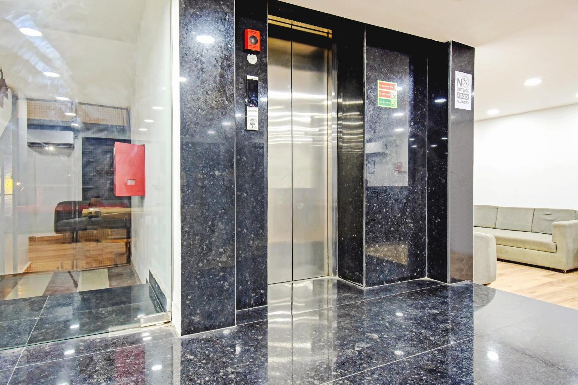 Hotel Super Townhouse The Royal Retreat Garui Esterno foto