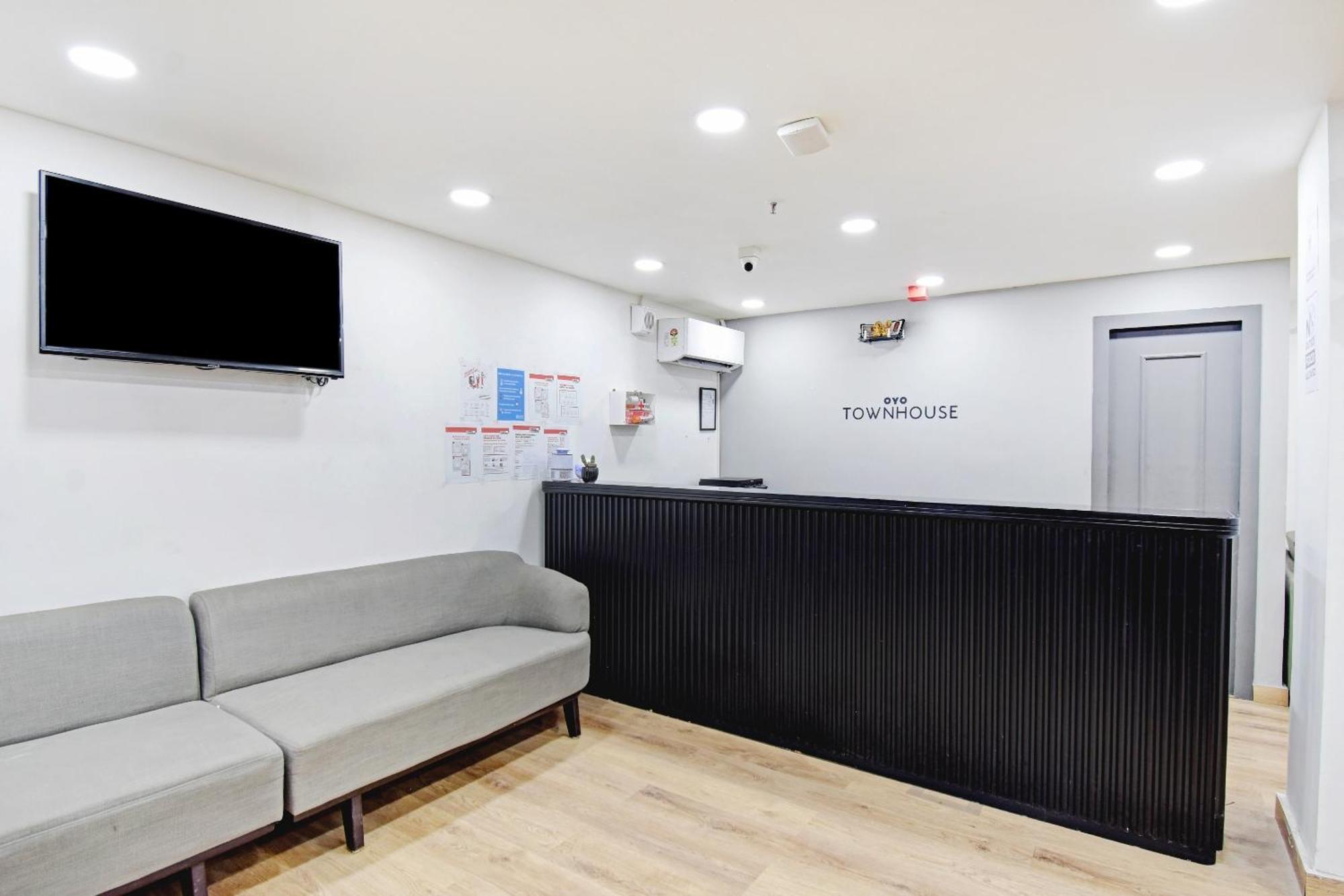 Hotel Super Townhouse The Royal Retreat Garui Esterno foto