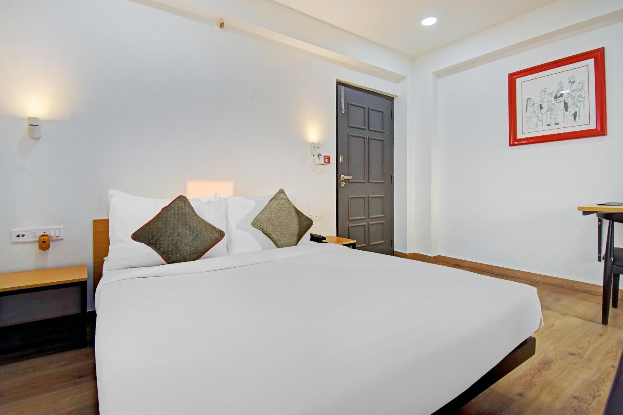 Hotel Super Townhouse The Royal Retreat Garui Esterno foto