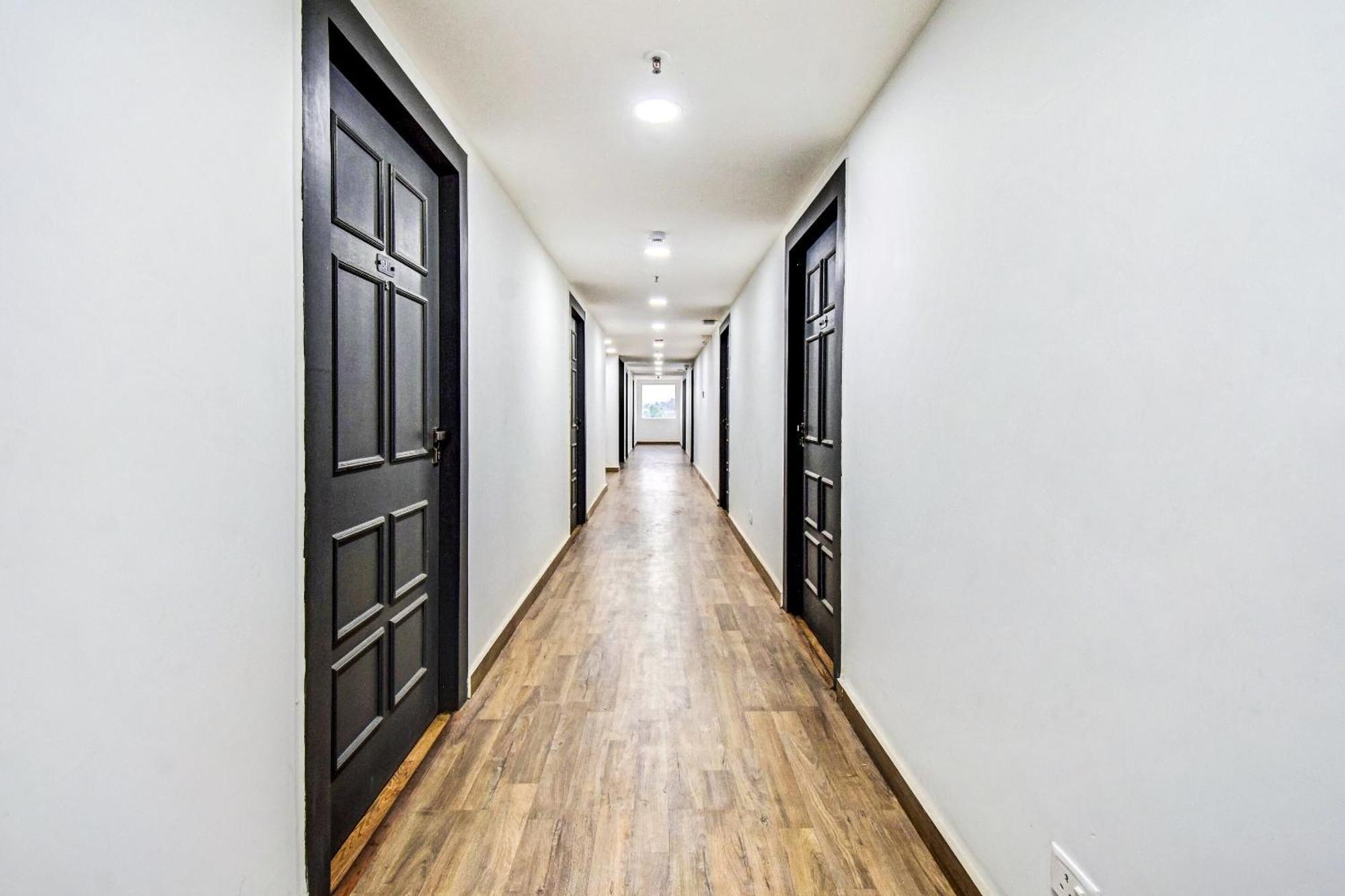 Hotel Super Townhouse The Royal Retreat Garui Esterno foto
